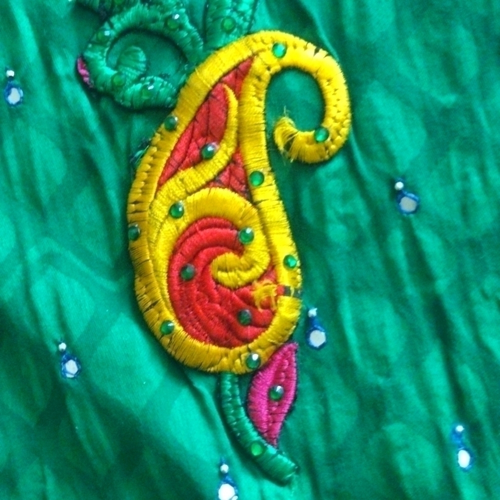LADIES Handmade Dress - Picture 4 of 15